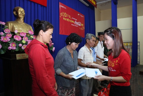 Mang “Tết gắn kết” đến với người dân