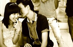 Mắt thấy tay… che vì cặp đôi quá “tình cảm”