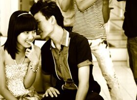 Mắt thấy tay… che vì cặp đôi quá “tình cảm”