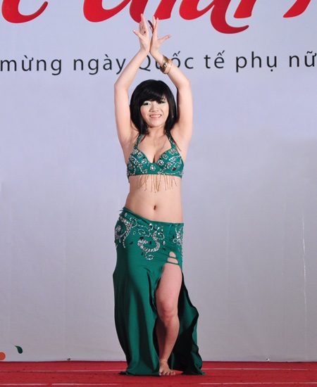 Vũ điệu bellydance theo tiếng trống của thiếu nữ 13 tuổi