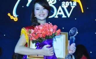 Đạt Hoa khôi Ngoại giao nhờ hùng biện tiếng Anh “như gió”