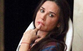 Ba con gái cấm Demi Moore liên lạc với họ