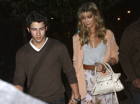 Những hình ảnh ngọt ngào của “đôi đũa lệch” Delta Goodrem - Nick Jonas  - 2