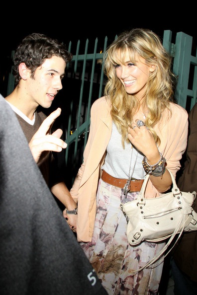 Những hình ảnh ngọt ngào của “đôi đũa lệch” Delta Goodrem - Nick Jonas  - 3