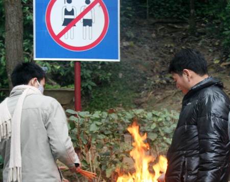 Ngày xuân đi lễ cội nguồn - 9