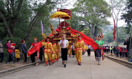 Hàng ngàn người dự Lễ khai Hội Đền Vạn - Cửa Rào - 20