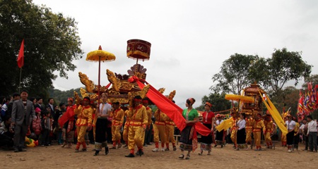 Hàng ngàn người dự Lễ khai Hội Đền Vạn - Cửa Rào - 14