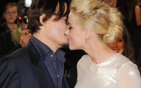 “Cướp biển” Johnny Depp thực sự hẹn hò người đẹp lưỡng tính