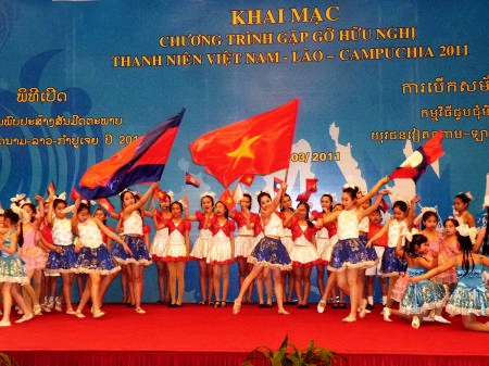 Gặp gỡ hữu nghị Thanh niên Việt Nam - Lào - Campuchia 2011 - 1 Gặp gỡ hữu nghị Thanh niên Việt Nam - Lào - Campuchia 2011 - 1
