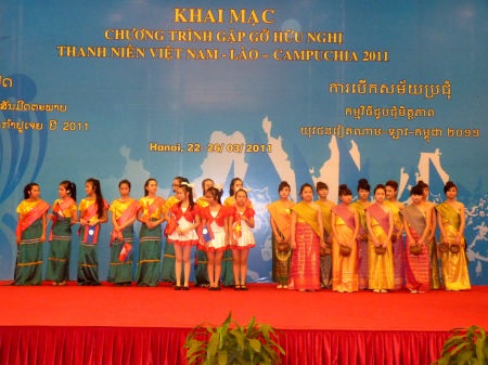 Gặp gỡ hữu nghị Thanh niên Việt Nam - Lào - Campuchia 2011 - 3 Gặp gỡ hữu nghị Thanh niên Việt Nam - Lào - Campuchia 2011 - 3