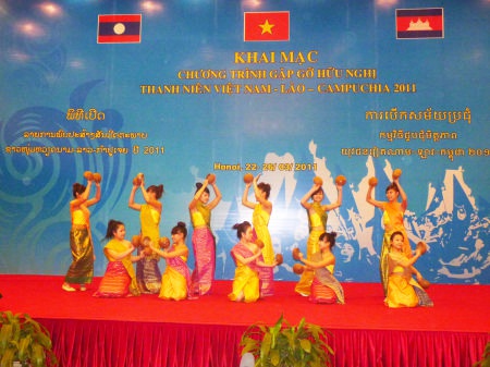 Gặp gỡ hữu nghị Thanh niên Việt Nam - Lào - Campuchia 2011 - 4 Gặp gỡ hữu nghị Thanh niên Việt Nam - Lào - Campuchia 2011 - 4