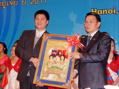Gặp gỡ hữu nghị Thanh niên Việt Nam - Lào - Campuchia 2011 - 6 Gặp gỡ hữu nghị Thanh niên Việt Nam - Lào - Campuchia 2011 - 6