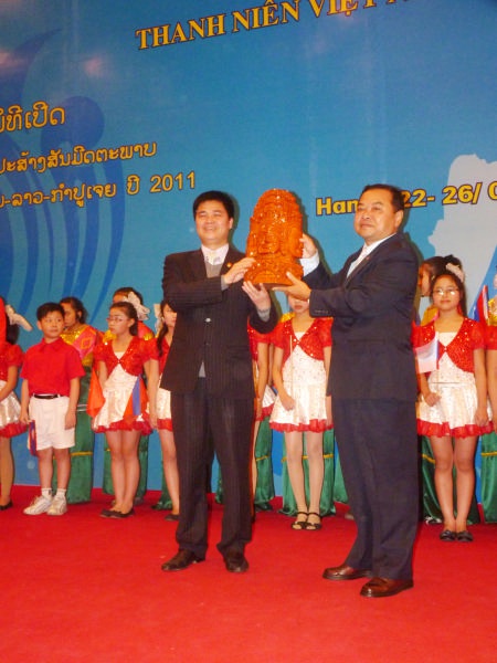 Gặp gỡ hữu nghị Thanh niên Việt Nam - Lào - Campuchia 2011 - 7 Gặp gỡ hữu nghị Thanh niên Việt Nam - Lào - Campuchia 2011 - 7