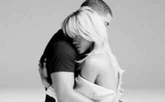 Rihanna và Drake dẫn đầu đề cử MTV VMA