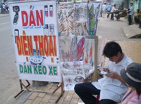 Ma thuật thổi giá trên miếng dán điện thoại