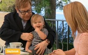 Ca sỹ đồng tính đưa con lên truyền hình