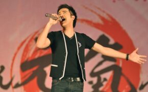 Minh Quân trổ tài hát tiếng Nhật tại đêm hội Genki