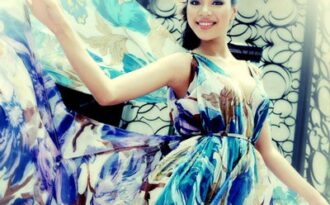 Ngắm hoa khôi Hà Giang bay bổng với váy nhiều tà lạ mắt