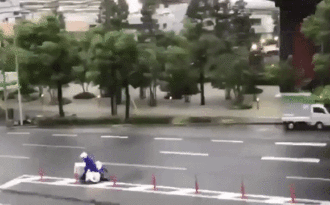 Clip shipper Nhật Bản vượt siêu bão để giao hàng gây sốt cộng đồng mạng