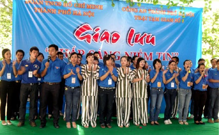 120 thủ khoa giao lưu với các phạm nhân Trại tạm giam số 1 - 6