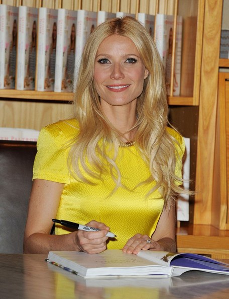 Gwyneth Paltrow xinh tươi trong buổi ký tặng sách - 14