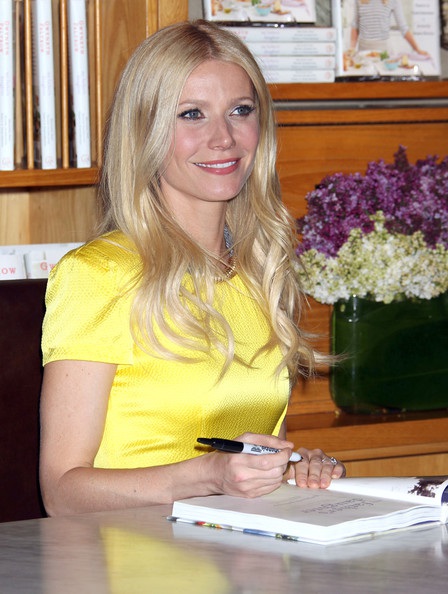 Gwyneth Paltrow xinh tươi trong buổi ký tặng sách - 10