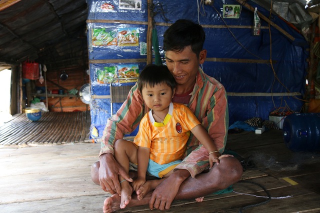  Ngày Tết, anh Lai chỉ mong muốn trời đất yên bình để tiếp tục mưu sinh trên lòng hồ 