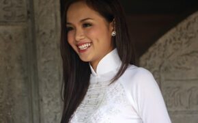 Hoa Hậu Diễm Hương thăm Văn Miếu