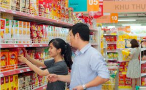 Bánh kẹo Tết: Chú trọng an toàn thực phẩm, người mua chọn thương hiệu uy tín