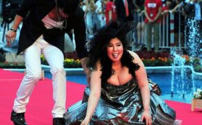 Người đẹp “bé bự” “vồ ếch” trên thảm đỏ