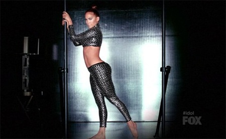 Seri cảnh “nóng” của Jennifer Lopez và bồ trẻ trong Videoclip mới