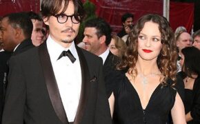 Johnny Depp đi nghỉ với “tình cũ”