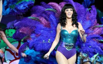 Katy Perry sánh ngang “kỳ tích” của Michael Jackson
