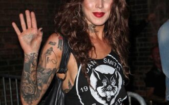 Kat Von D xăm trổ kín người