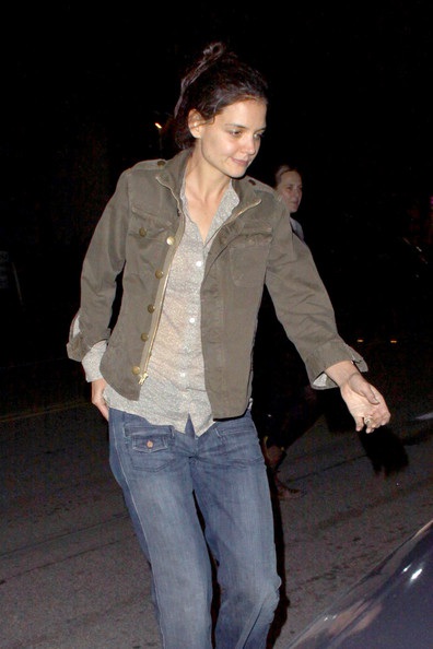 Katie Holmes gây ngạc nhiên với ảnh quảng cáo “mát mẻ” - 4