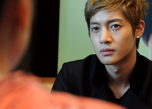 Hai chữ “thần tượng” sau khi Kim Hyun Joong đến Việt Nam  - 2