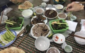 Lạ kỳ chuyện đầu năm ăn thịt chó… cầu may