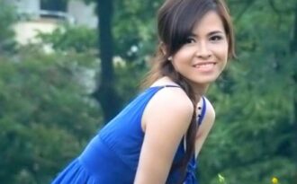 Á khoa Thu Hằng – “răng khểnh” hát hay