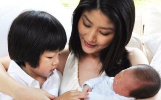 Diva Hồng Kông khoe hai “quý tử”