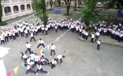 Teen Lê Hồng Phong nhảy flashmob hoành tráng thay lời chia tay