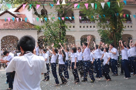 Teen Lê Hồng Phong nhảy flashmob hoành tráng thay lời chia tay