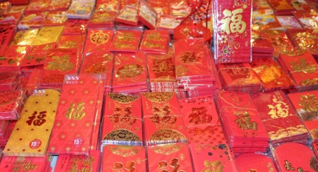 Lì xì đầu xuân: Niềm vui hay nỗi ám ảnh