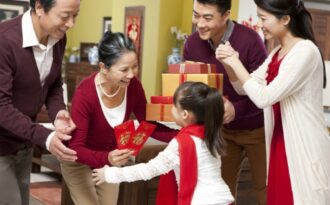Tục lì xì đầu năm và những kiêng kị cần biết