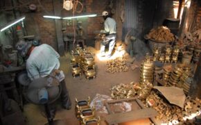 Làng đúc lư đồng hiếm hoi tại Sài Gòn rộn ràng ngày cận Tết