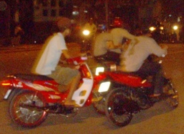 Hãi hùng giới trẻ “lên đai” bằng mạng sống