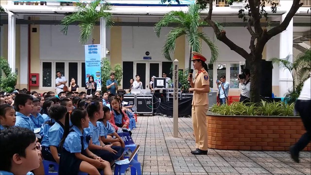  Chương trình “Doraemon với An Toàn Giao Thông” đầu tiên được tổ chức tại trường Tiểu Học Đinh Tiên Hoàng 