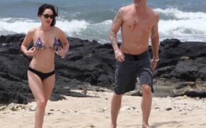 Megan Fox khoe dáng thon trên biển