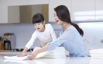 Để trẻ chủ động nói “Mẹ ơi, Con giúp mẹ nhé!”