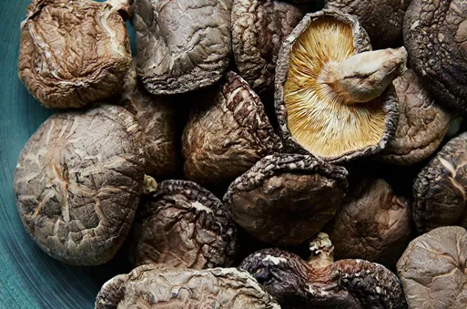 Chuyên gia chỉ cách chọn nấm Hương và nấm Mộc nhĩ cho mâm cỗ Tết “tròn vị”