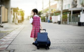 Những đứa trẻ Nhật bị “bỏ quên” vì quan niệm nuôi con tự lập